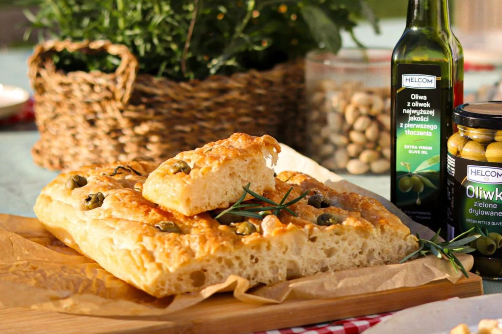 włoska foccacia z oliwkami
